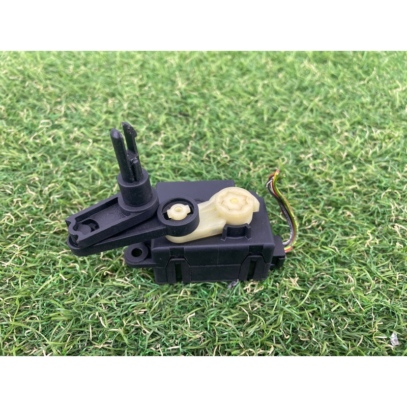 Привод заслонки отопителя (отопление и кондиционирование) Opel Vectra C 2004 2.2 09180204