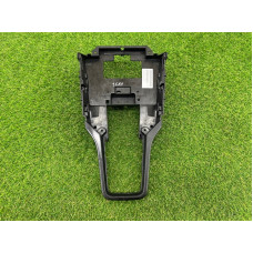 Крепление центральной консоли