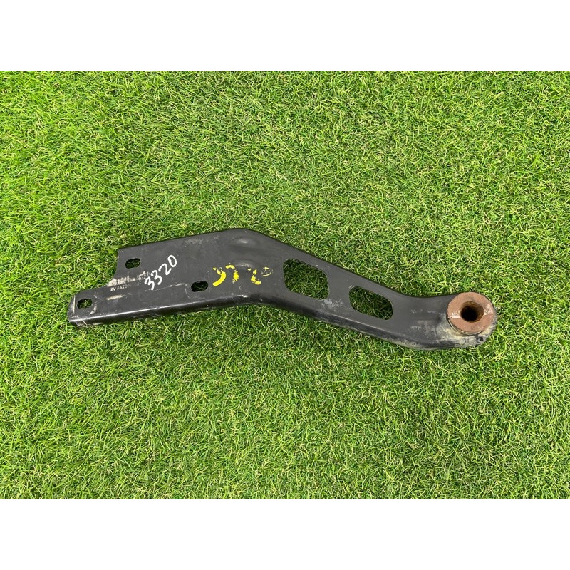 Кронштейн глушителя (выпускная система) Jeep Grand Cherokee WK2 2017 3.6 68166084AA