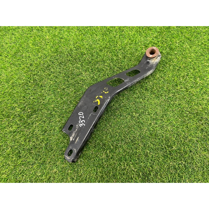 Кронштейн глушителя (выпускная система) Jeep Grand Cherokee WK2 2017 3.6 68166084AA