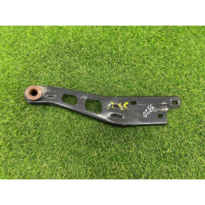 Кронштейн глушителя (выпускная система) Jeep Grand Cherokee WK2 2017 3.6 68166084AA