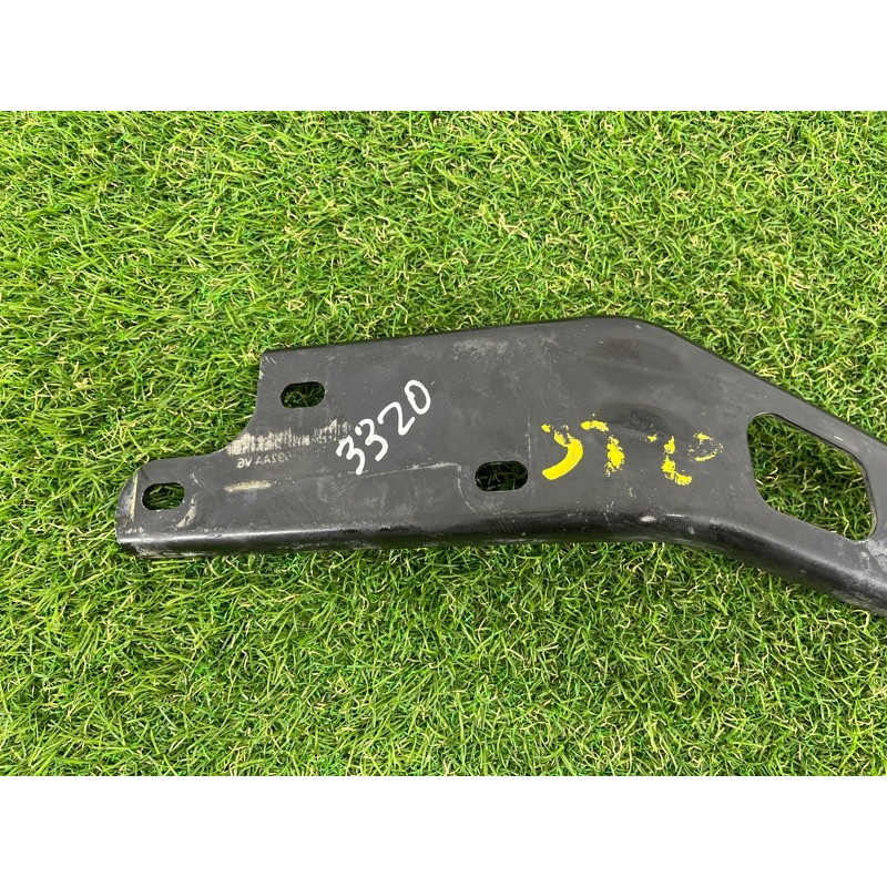 Кронштейн глушителя (выпускная система) Jeep Grand Cherokee WK2 2017 3.6 68166084AA