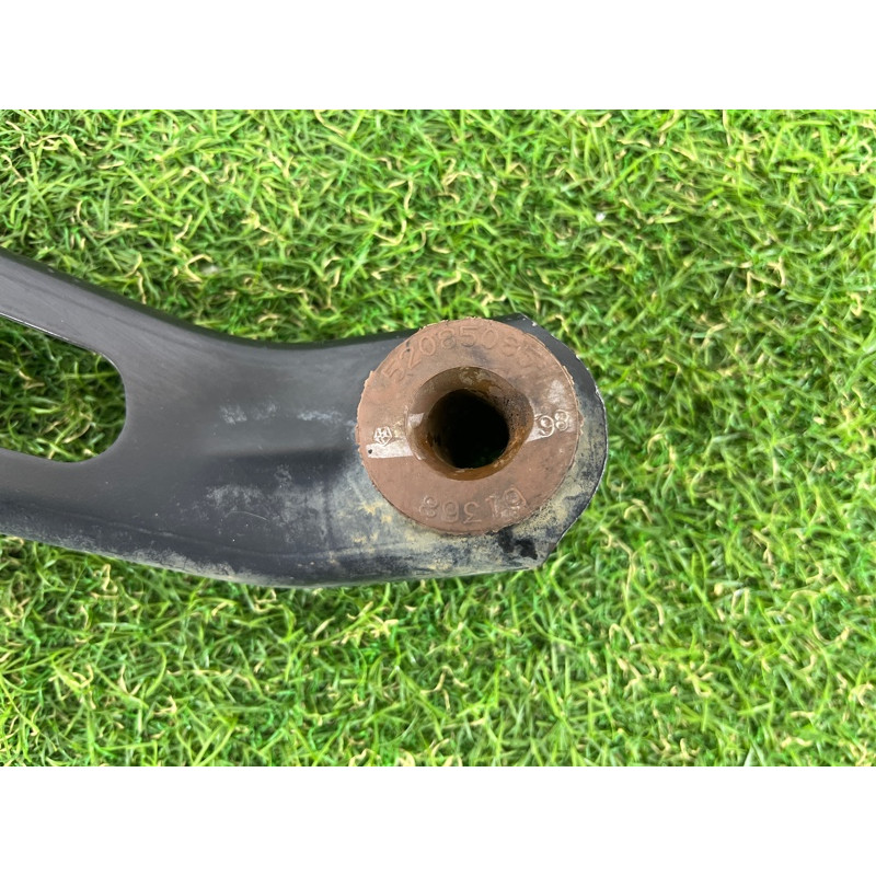 Кронштейн глушителя (выпускная система) Jeep Grand Cherokee WK2 2017 3.6 68166084AA