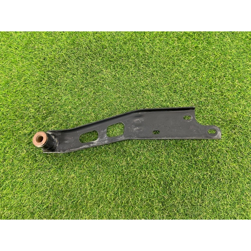 Кронштейн глушителя (выпускная система) Jeep Grand Cherokee WK2 2017 3.6 68166084AA