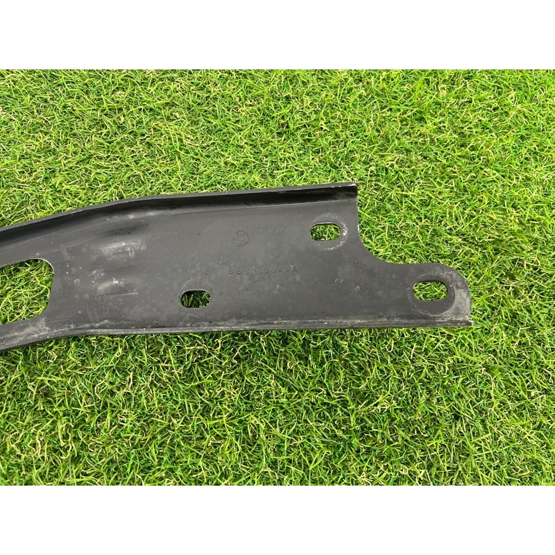 Кронштейн глушителя (выпускная система) Jeep Grand Cherokee WK2 2017 3.6 68166084AA