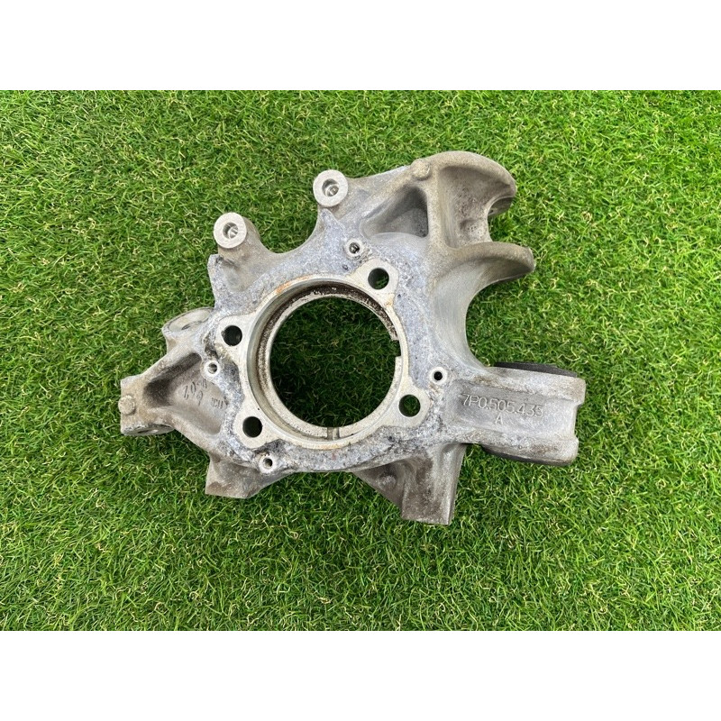 Цапфа подвески (подвеска) Volkswagen Touareg NF 2011 3.6 7P0505435A