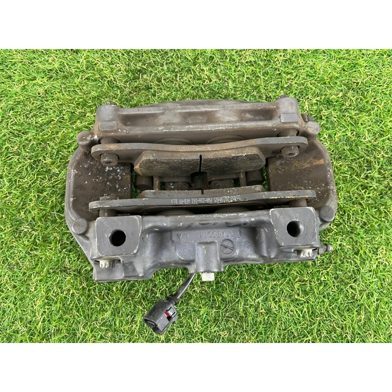 Гальмівний супорт (гальмівна система) Volkswagen Touareg NF 2012 3.6 7P6615423C