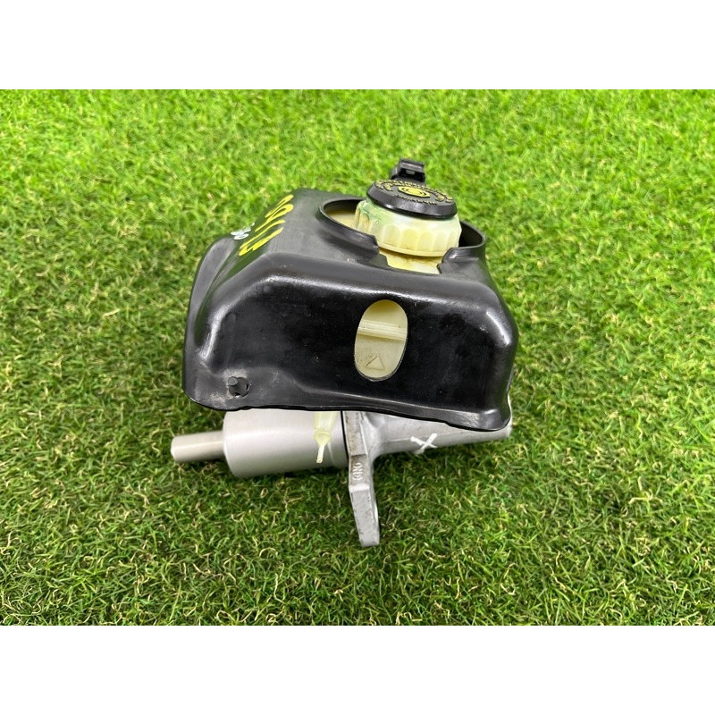 Главный тормозной цилиндр (тормозная система) AUDI A4 B8 2012 2.0 TFSI 8K0611021B