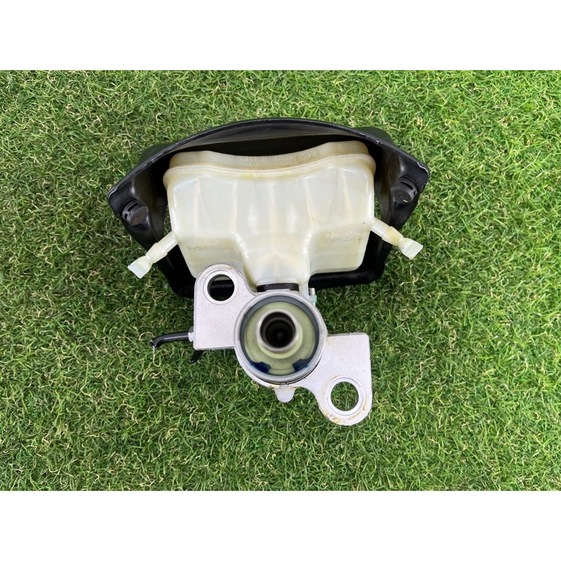 Главный тормозной цилиндр (тормозная система) AUDI A4 B8 2012 2.0 TFSI 8K0611021B