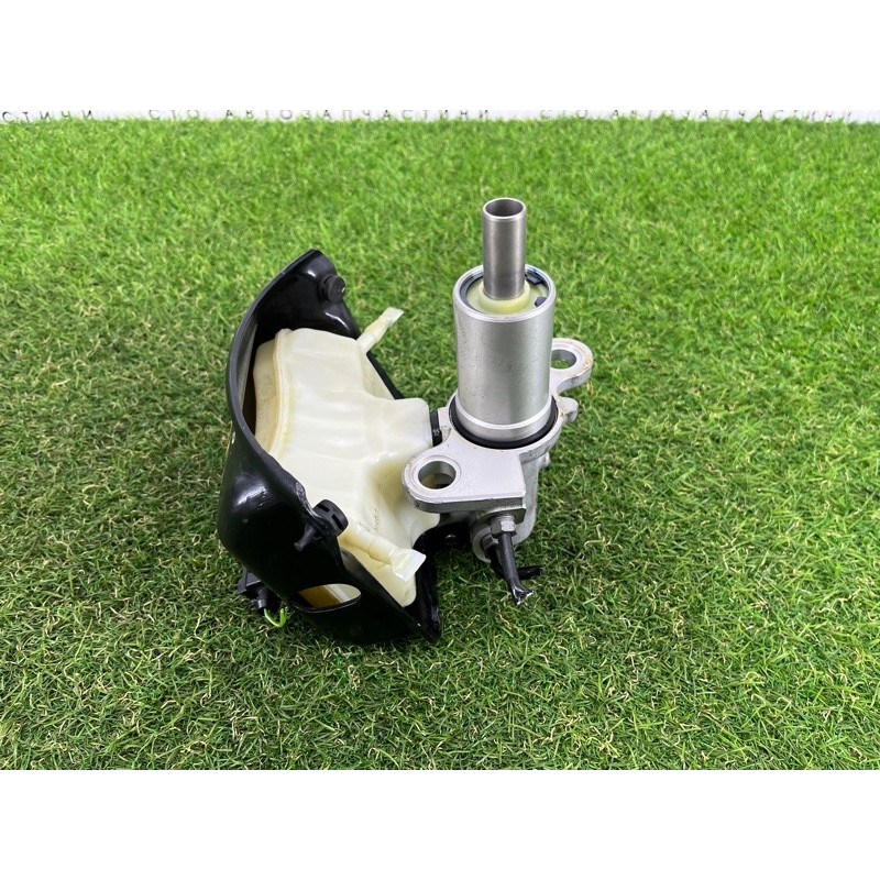 Главный тормозной цилиндр (тормозная система) AUDI A4 B8 2012 2.0 TFSI 8K0611021B