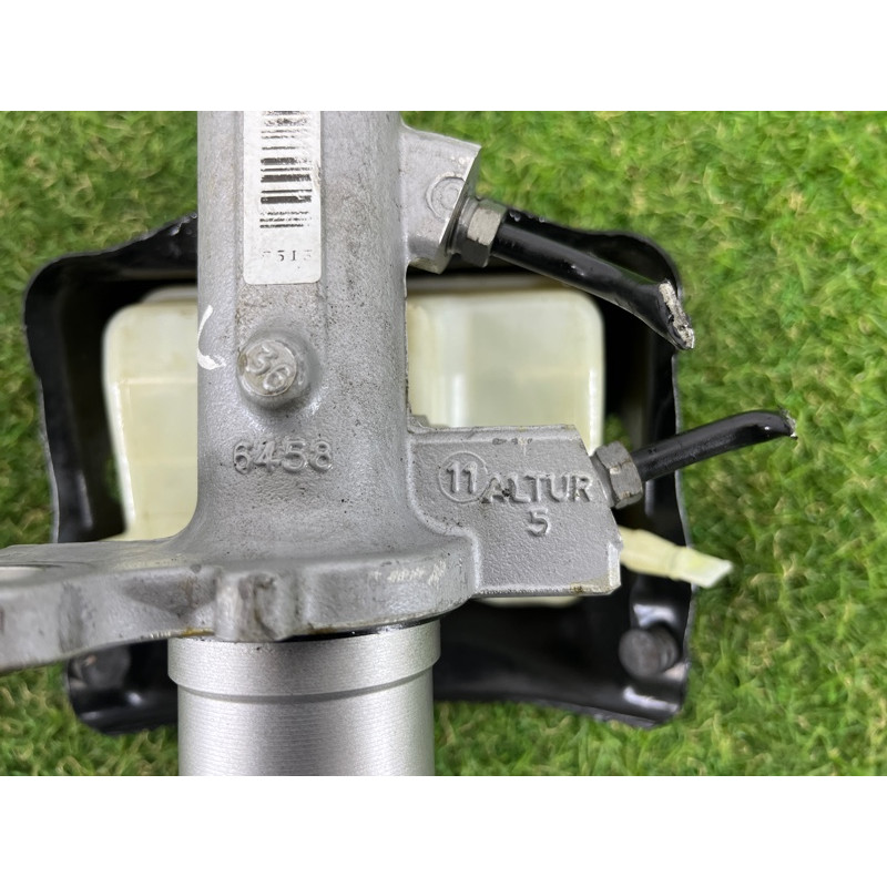 Главный тормозной цилиндр (тормозная система) AUDI A4 B8 2012 2.0 TFSI 8K0611021B