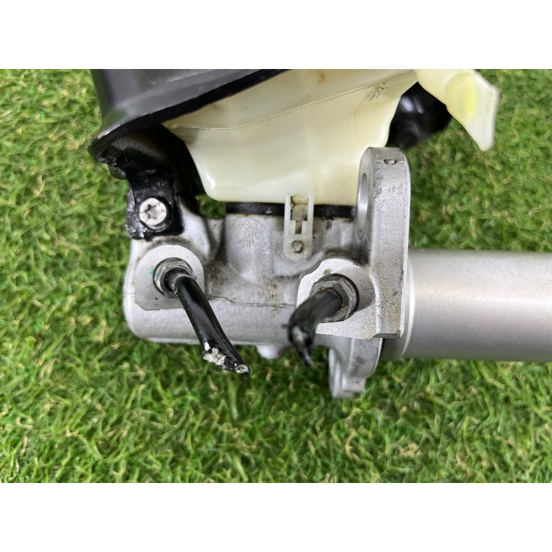 Главный тормозной цилиндр (тормозная система) AUDI A4 B8 2012 2.0 TFSI 8K0611021B