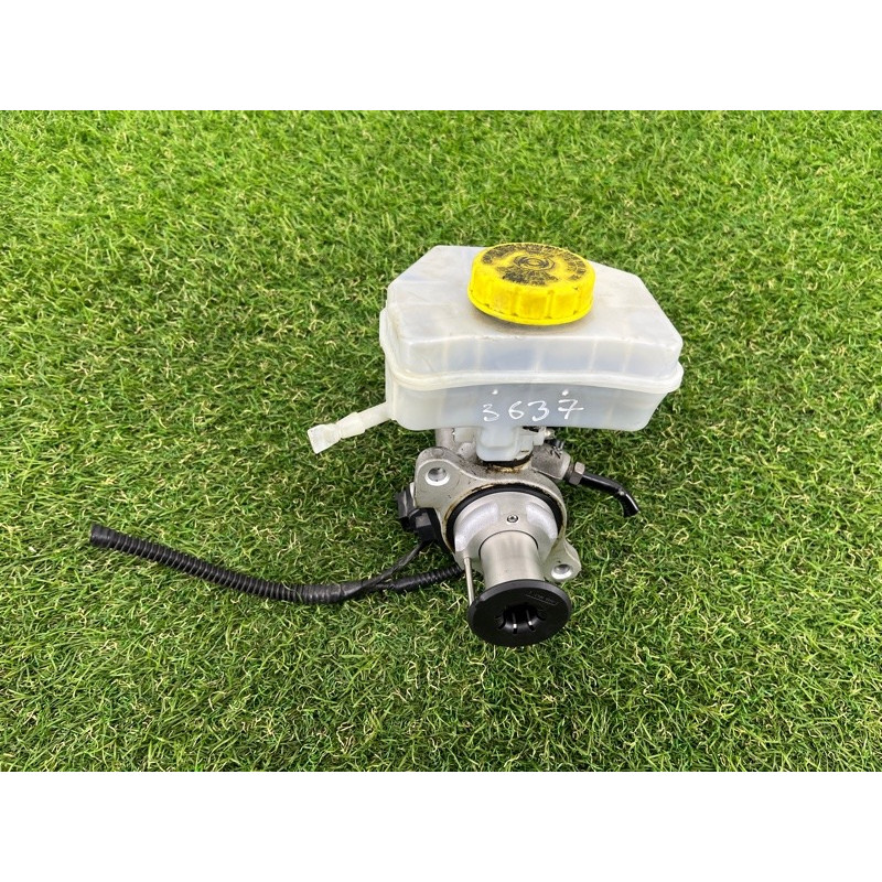 Головний гальмівний циліндр (гальмівна система) Volkswagen Touareg NF 2012 3.0 7P0611019