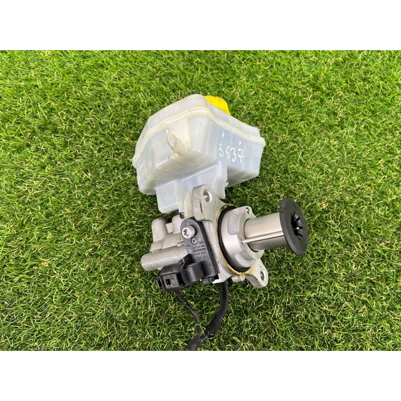 Головний гальмівний циліндр (гальмівна система) Volkswagen Touareg NF 2012 3.0 7P0611019