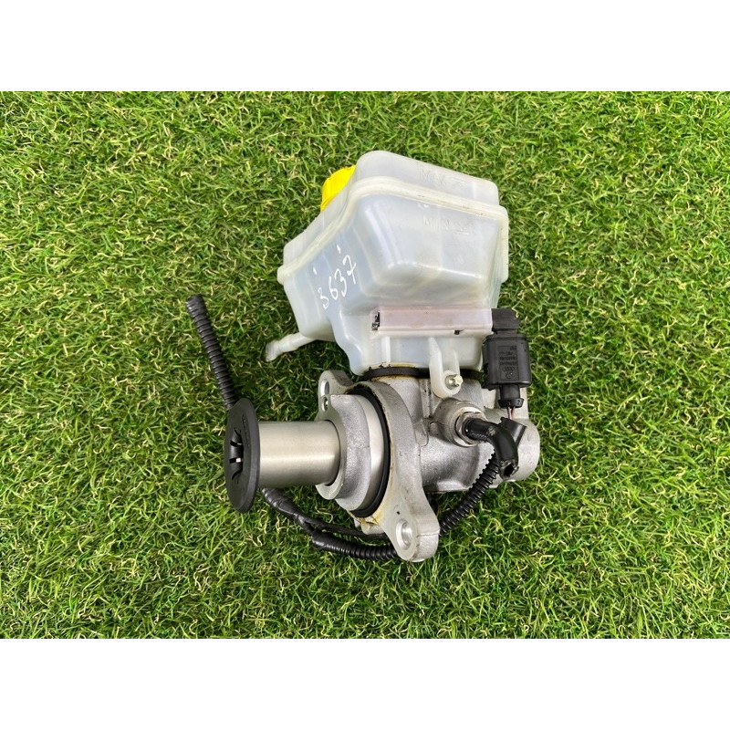 Головний гальмівний циліндр (гальмівна система) Volkswagen Touareg NF 2012 3.0 7P0611019