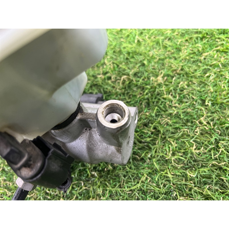 Головний гальмівний циліндр (гальмівна система) Volkswagen Touareg NF 2012 3.0 7P0611019