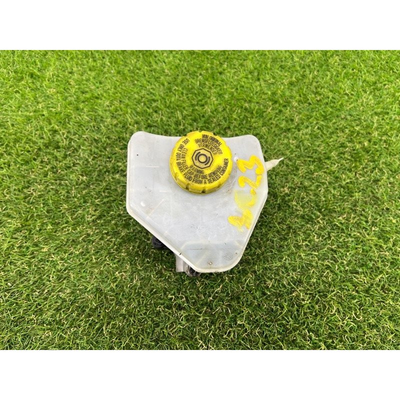 Головний гальмівний циліндр (гальмівна система) Volkswagen Touareg NF 2012 3.6 7P0611019A