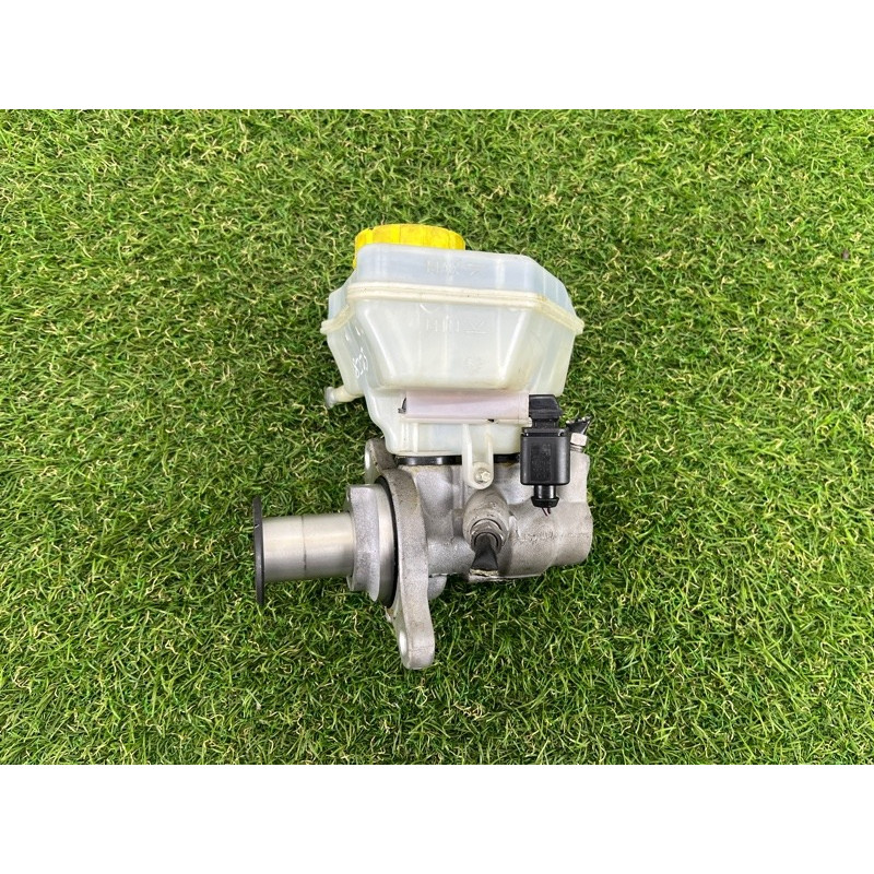 Головний гальмівний циліндр (гальмівна система) Volkswagen Touareg NF 2012 3.6 7P0611019A