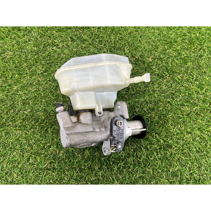 Головний гальмівний циліндр (гальмівна система) Volkswagen Touareg NF 2012 3.6 7P0611019A