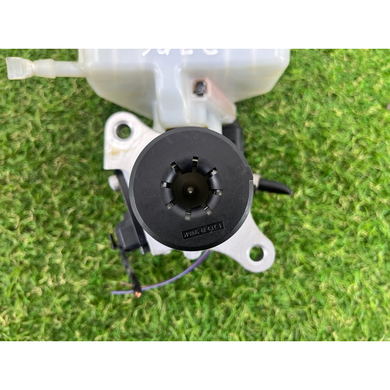 Головний гальмівний циліндр (гальмівна система) Volkswagen Touareg NF 2011 3.6 7P0611019