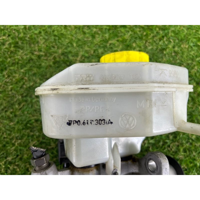 Головний гальмівний циліндр (гальмівна система) Volkswagen Touareg NF 2011 3.6 7P0611019