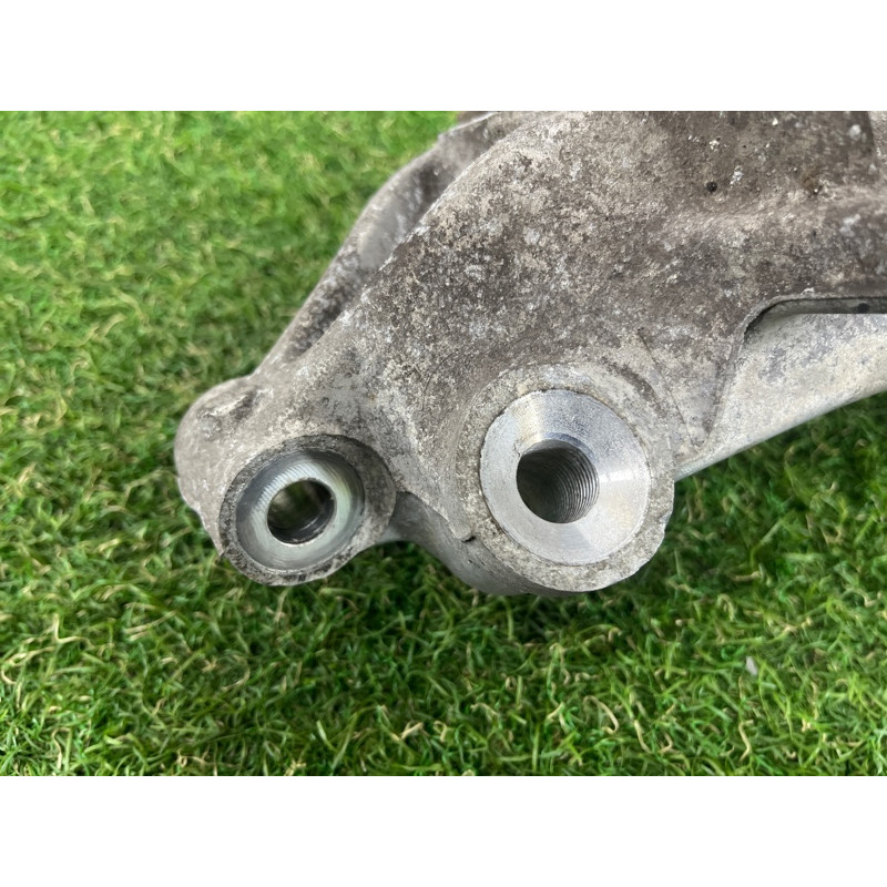 Цапфа подвески (подвеска) Volkswagen Touareg NF 2012 3.6 7P0505436B