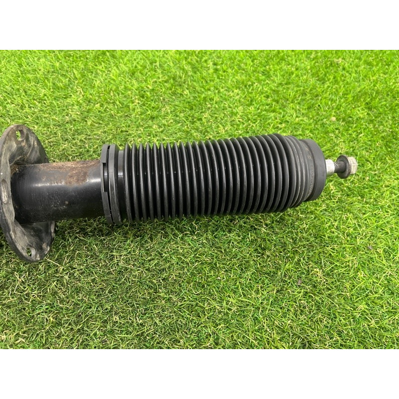 Амортизатор (подвеска) Volkswagen Touareg NF 2011 3.6 7P6413032AJ