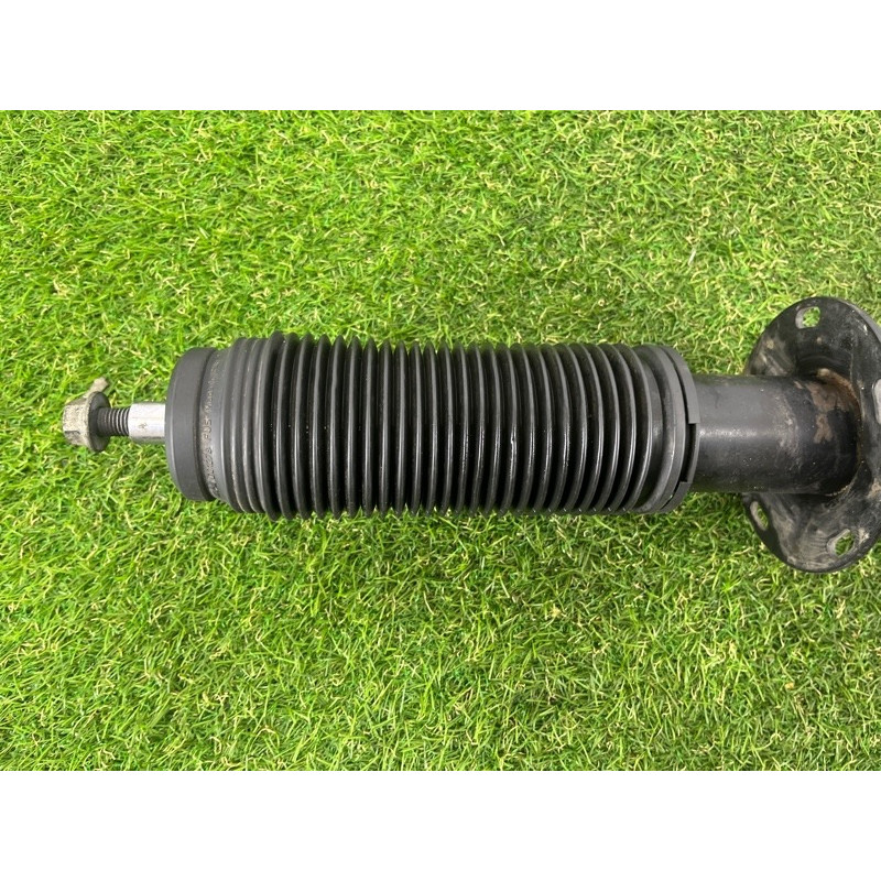Амортизатор (подвеска) Volkswagen Touareg NF 2011 3.6 7P6413032AJ