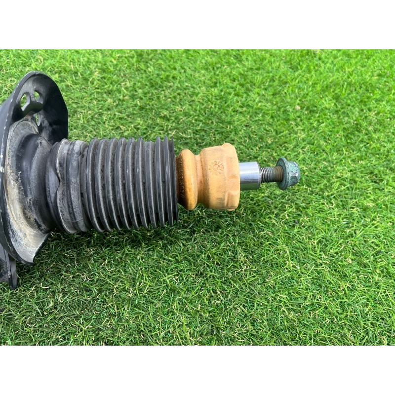 Амортизатор (подвеска) Volkswagen Passat B7 2016 1.8 561413031K