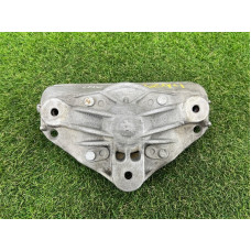 Кронштейн опоры амортизатора