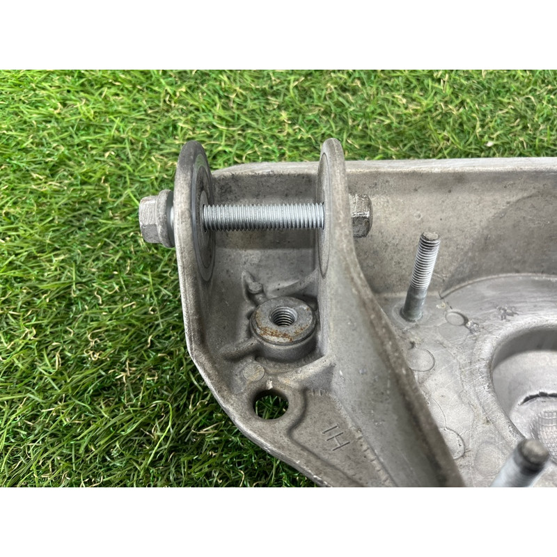 Кронштейн опоры амортизатора (подвеска) AUDI Q7 4L 2007 3.6 7L0412391D