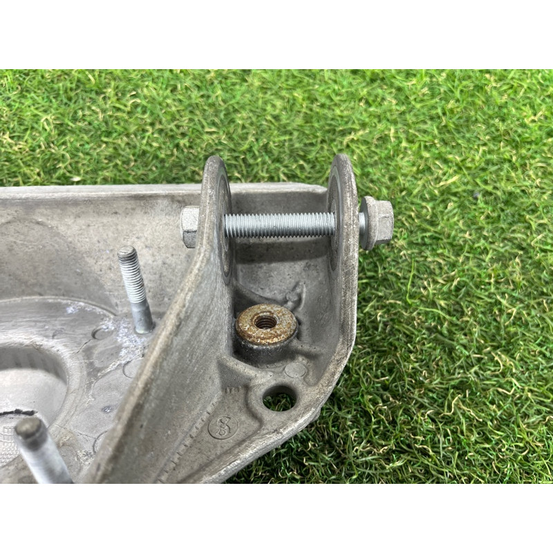 Кронштейн опоры амортизатора (подвеска) AUDI Q7 4L 2007 3.6 7L0412391D