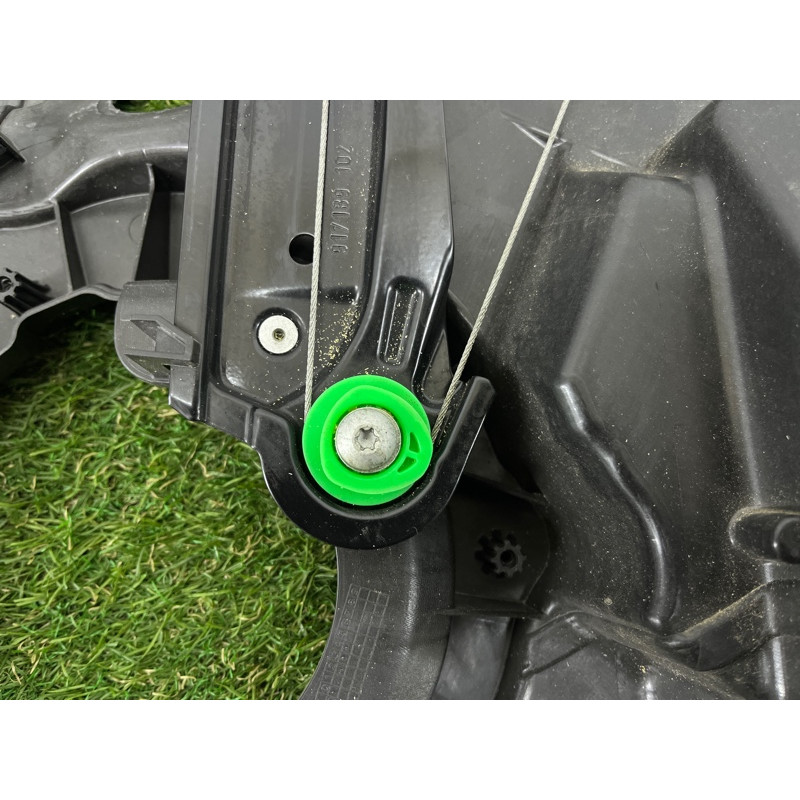 Механизм стеклоподъемника с мотором (кузов и элементы) Volkswagen Touareg NF 2012 3.0 7P6839461A