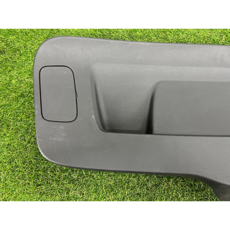 Обшивка крышки багажника (салон) Volkswagen Passat B7 2016 1.8 561867605D82V