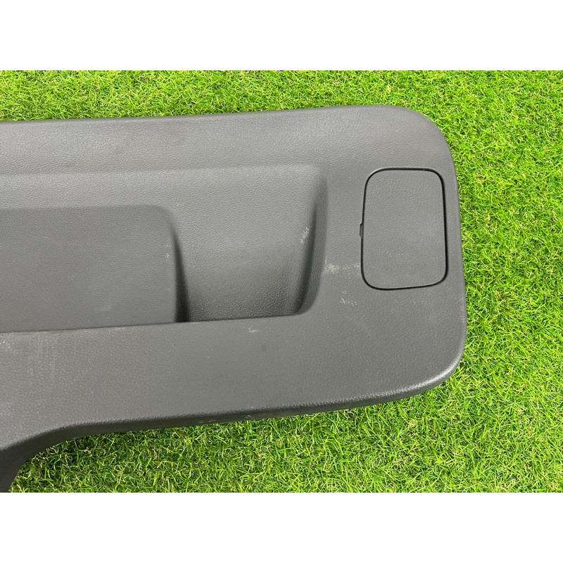 Обшивка крышки багажника (салон) Volkswagen Passat B7 2016 1.8 561867605D82V