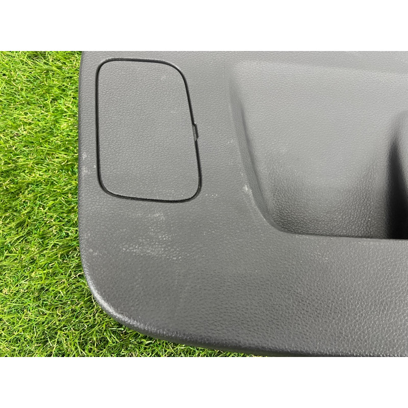 Обшивка крышки багажника (салон) Volkswagen Passat B7 2016 1.8 561867605D82V