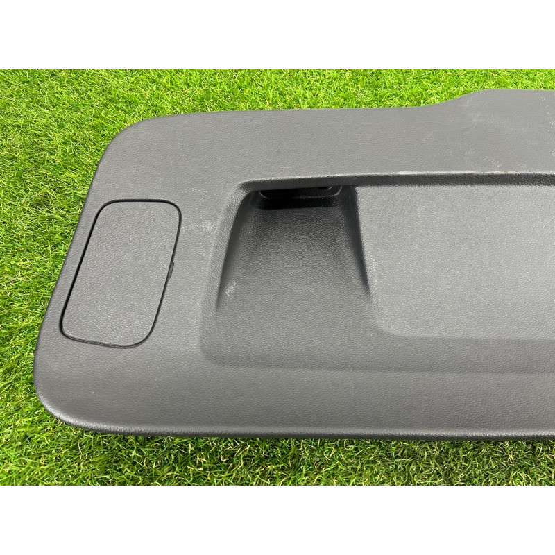 Обшивка крышки багажника (салон) Volkswagen Passat B7 2016 1.8 561867605D82V