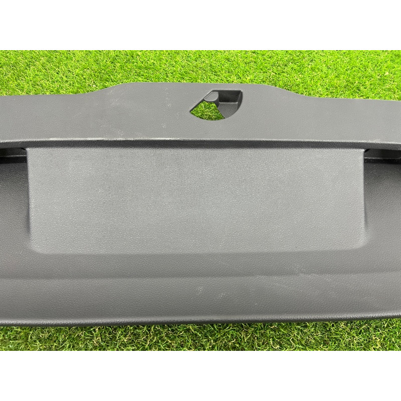 Обшивка крышки багажника (салон) Volkswagen Passat B7 2016 1.8 561867605D82V