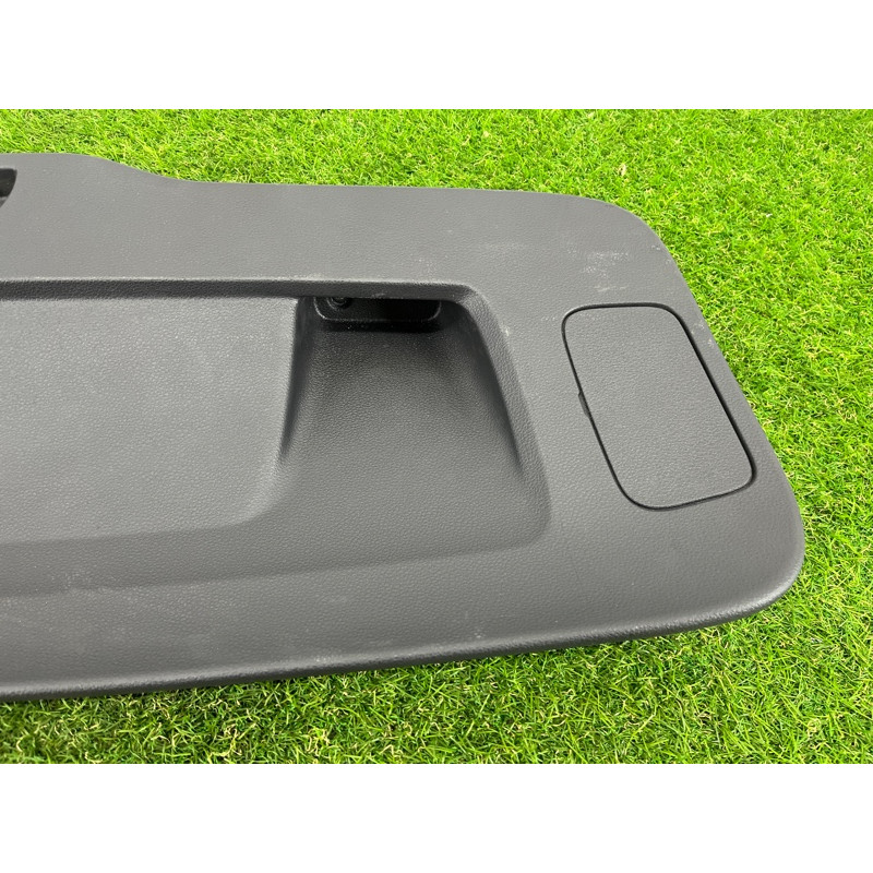 Обшивка крышки багажника (салон) Volkswagen Passat B7 2016 1.8 561867605D82V