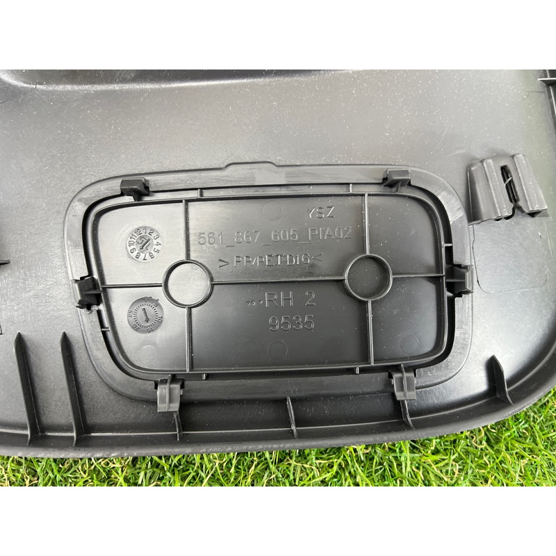 Обшивка крышки багажника (салон) Volkswagen Passat B7 2016 1.8 561867605D82V