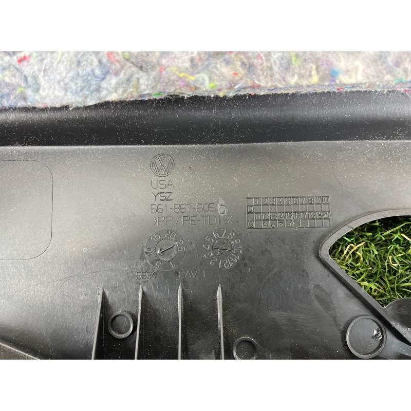 Обшивка крышки багажника (салон) Volkswagen Passat B7 2016 1.8 561867605D82V
