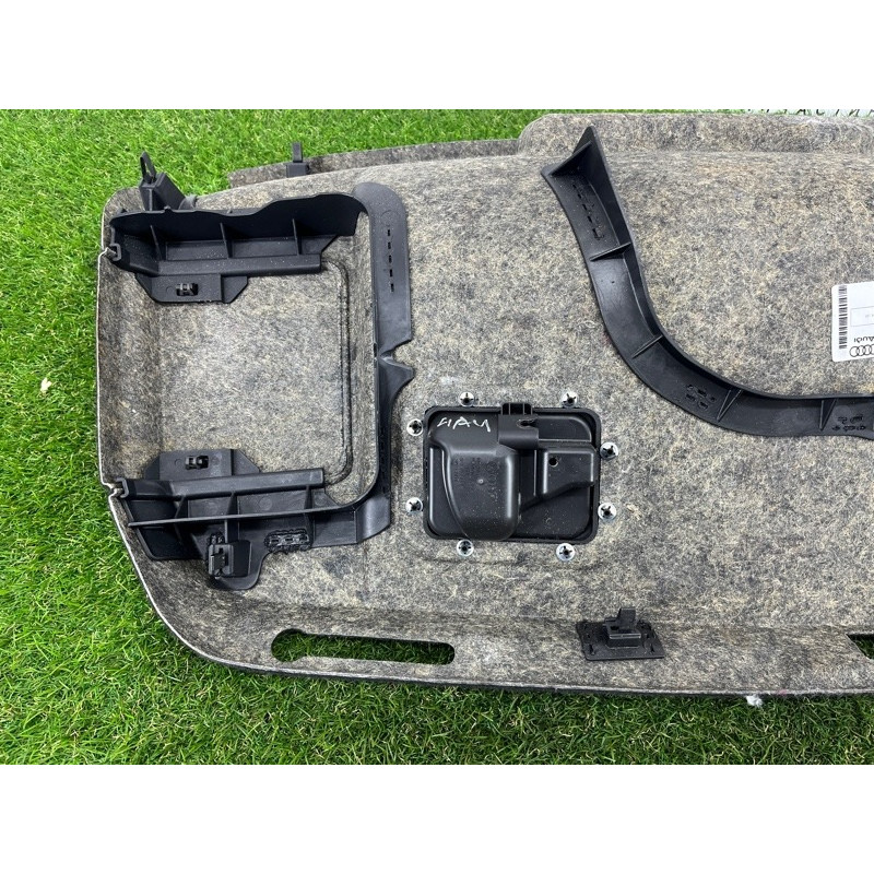 Обшивка крышки багажника (салон) AUDI A4 B8 2012 2.0 TFSI 8K5867975BCA9