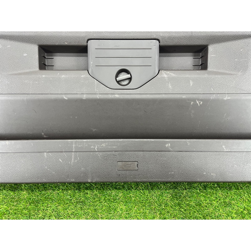 Обшивка крышки багажника (салон) Volkswagen Touareg NF 2011 3.6 7P68676013G4