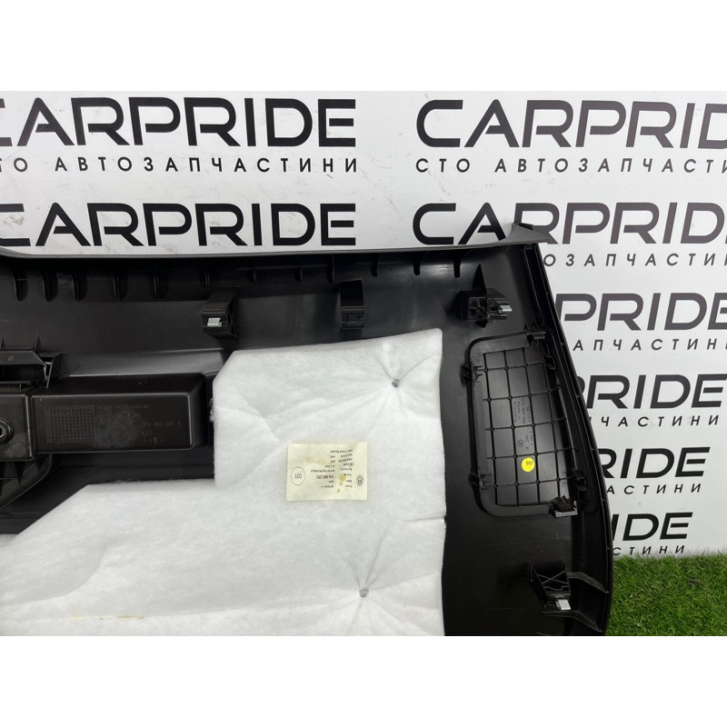 Обшивка крышки багажника (салон) Volkswagen Touareg NF 2011 3.6 7P68676013G4