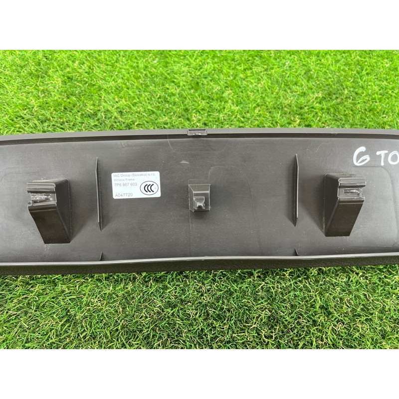 Обшивка крышки багажника (салон) Volkswagen Touareg NF 2012 3.6 7P68676033G4