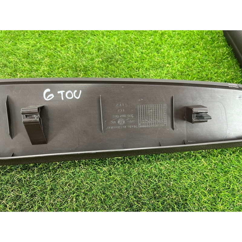 Обшивка крышки багажника (салон) Volkswagen Touareg NF 2012 3.6 7P68676033G4