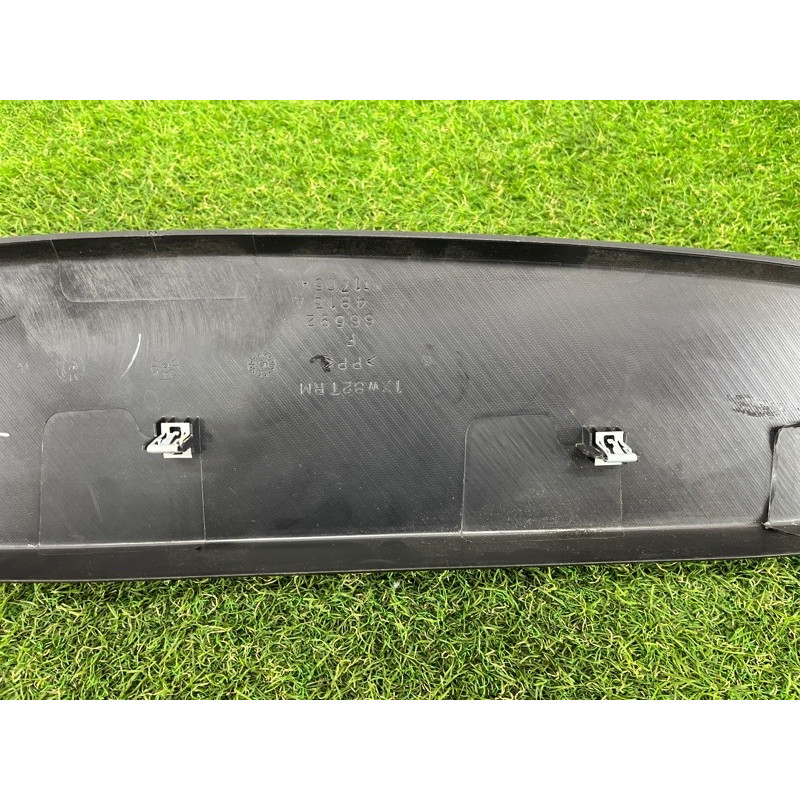 Обшивка крышки багажника (салон) Jeep Grand Cherokee WK2 2016 3.6 1XW82DX9AB