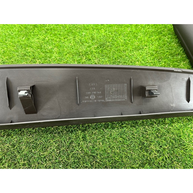 Обшивка крышки багажника (салон) Volkswagen Touareg NF 2012 3.0 7P68676033G4