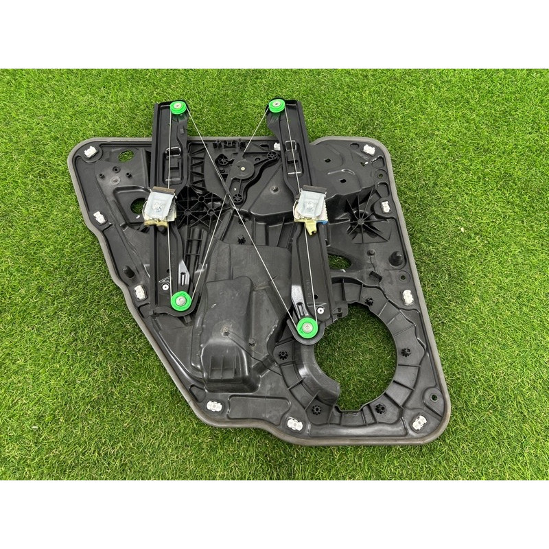 Механизм стеклоподъемника с мотором (кузов и элементы) Volkswagen Touareg NF 2012 3.0 7P6839462A
