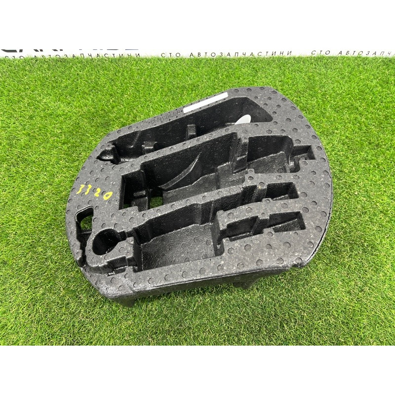 Ящик для инструментов (аксессуары) Jeep Grand Cherokee WK2 2017 3.6 68284640AA